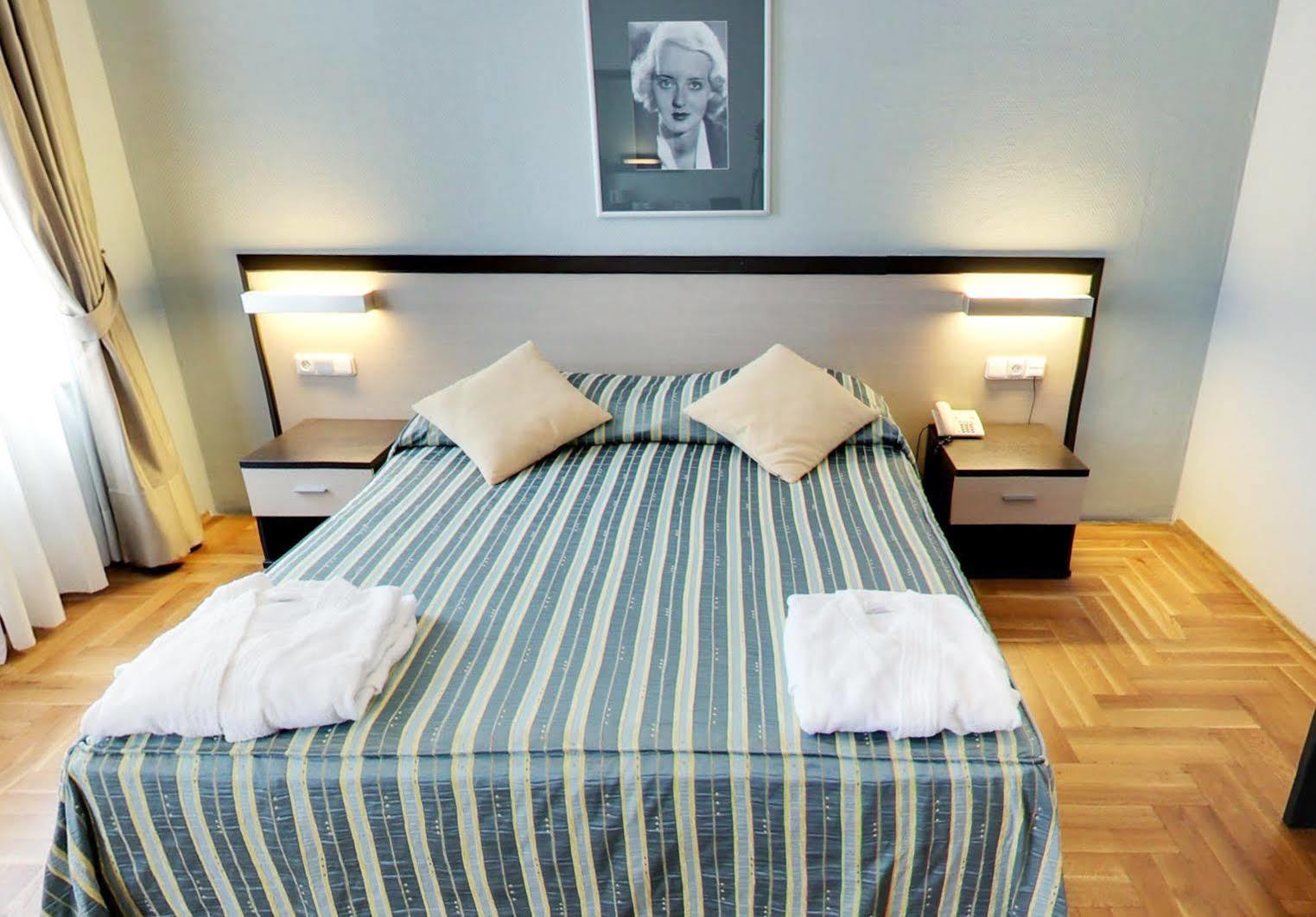 Hotel Praga 1 Esterno foto
